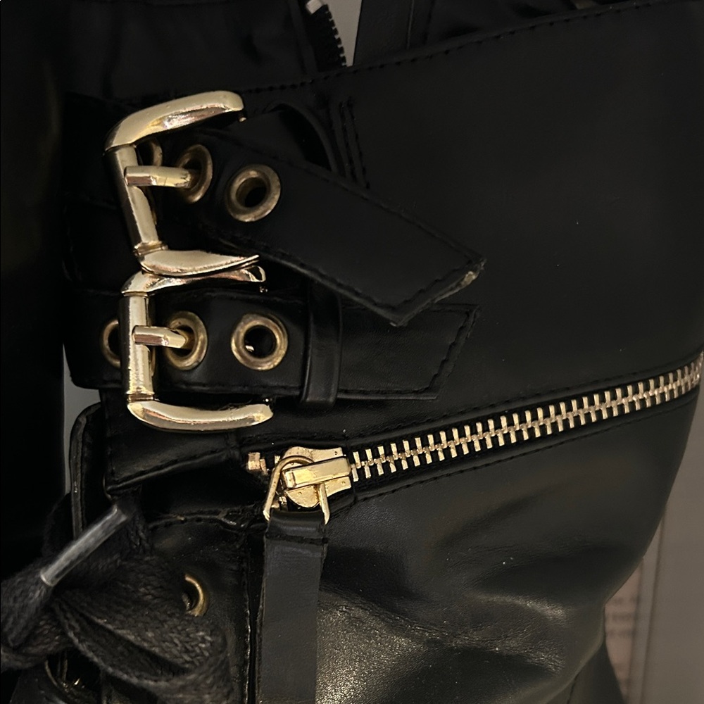 Rock & Republic Black Ankle Boots with Zipper and Buckles - Picture 4 of 5